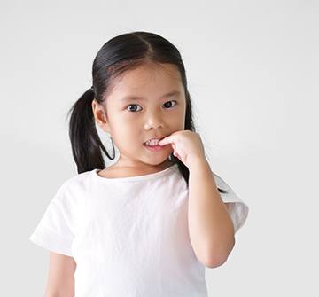 Child putting on green mouthguard